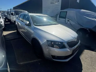 Gebraucht Skoda Octavia Elegance 150 PS (110 kW) 2015 Brilliantsilber metallic Kombi