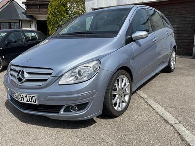 Usata Mercedes B200 140 CV (102 kW) 2006 Blu Monovolume