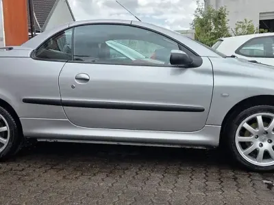 Gebraucht Peugeot 206 CC Platinum 109 PS (80 kW) 2002 Cabrio
