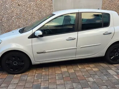 Gebraucht Renault Clio III 75 PS (55 kW) 2009 Weiß Limousine