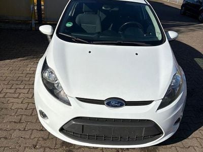 Gebraucht Ford Fiesta Titanium 82 PS (60 kW) 2011 Weiß Kleinwagen