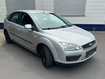 Gebraucht Ford Focus 105 PS (77 kW) 2006 Silber Limousine