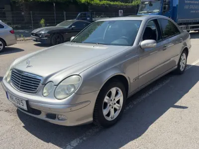 Gebraucht Mercedes E220 150 PS (110 kW) 2004 Gold Limousine