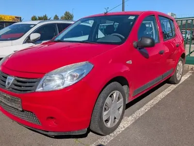 Używany Dacia Sandero Ambiance 75 KM (55 kW) 2009 Czerwony Sedan/Limuzyna