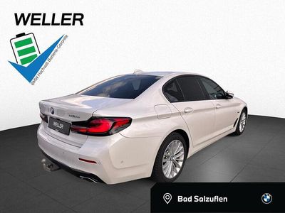 Gebraucht BMW 545e Comfort Edition 394 PS (289 kW) 2022 Mineralweiß (weiß) Limousine