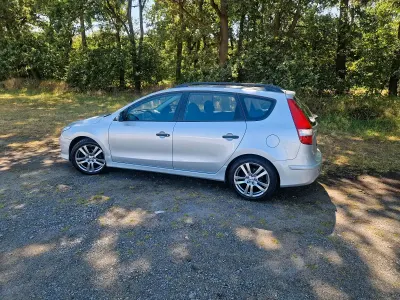 Gebraucht Hyundai i30 109 PS (80 kW) 2011 Silber Kombi