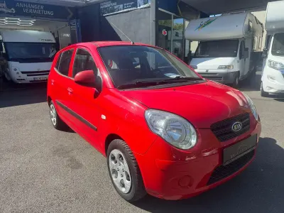 Begagnad Kia Picanto Start 65 HK (47 kW) 2010 Röd Halvkombi