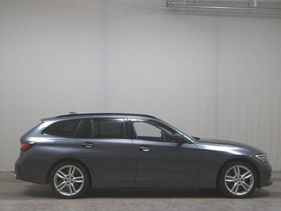 Gebraucht BMW 330e Sport Line 292 PS (214 kW) 2020 Grau Kombi