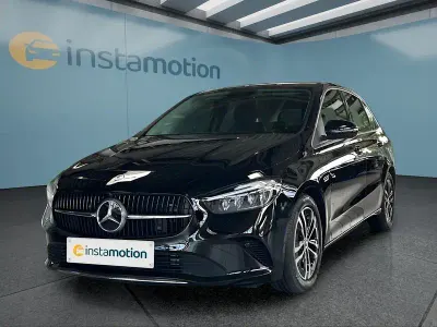 Gebraucht Mercedes B180 116 PS (85 kW) 2024 Schwarz Kleinwagen