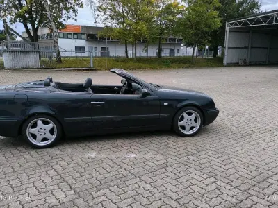 Używany Mercedes CLK230 194 KM (142 kW) 2000 Czarny Kabriolet