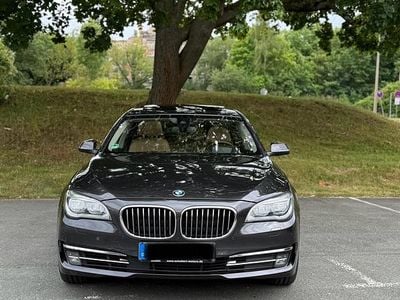 Gebraucht BMW 740 Performance 313 PS (230 kW) 2012 Grau Limousine