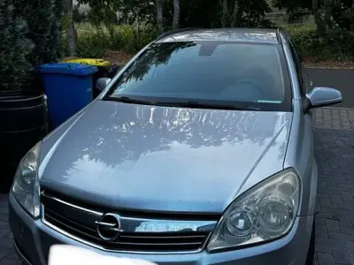 Gebraucht Opel Astra Edition 116 PS (85 kW) 2009 Silber Limousine