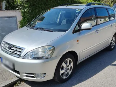 Gebraucht Toyota Avensis Verso 116 PS (85 kW) 2003 Silber Van / Kleinbus