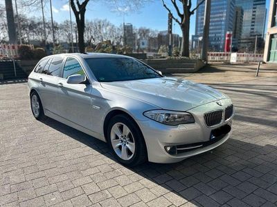 Silber Gebraucht 2011 BMW 530 Sport Line Kombi | 10.900 € (Guter Preis)