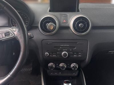 Second-hand Audi A1 S-Line 122 CP (89 kW) 2010 Negru Hatchback