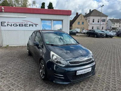 Gebraucht Kia Rio DREAM-TEAM Edition 109 PS (80 kW) 2015 Blau Limousine