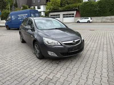Gebraucht Opel Astra Sport 140 PS (102 kW) 2010 Grau Kombi