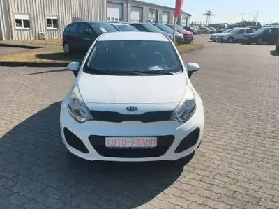 Gebraucht Kia Rio Edition 7 131 PS (96 kW) 2012 Weiß Limousine