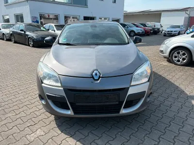 Gebraucht Renault Mégane Coupé Bose Edition 131 PS (96 kW) 2011 Grau Coupé