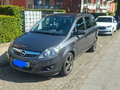 Gebraucht Opel Zafira Design Edition 116 PS (85 kW) 2011 Grau Van / Kleinbus
