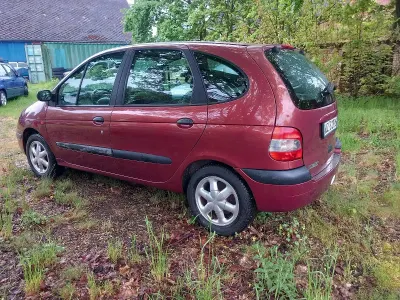 Używany Renault Scénic 107 KM (78 kW) 2000 Czerwony Minivan