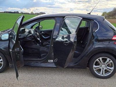 Gebraucht Peugeot 208 Active 92 PS (67 kW) 2012 Schwarz Kleinwagen