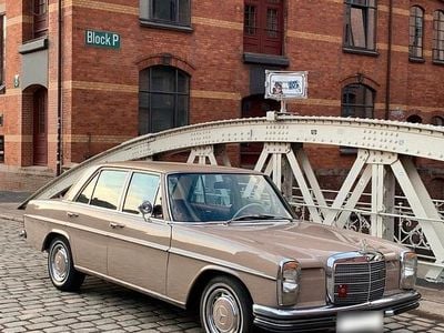 Second-hand Mercedes W114 30 CP (22 kW) 1972 Bej Berlinǎ