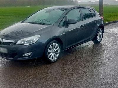 Second-hand Opel Astra 140 CP (102 kW) 2011 Gri Hatchback