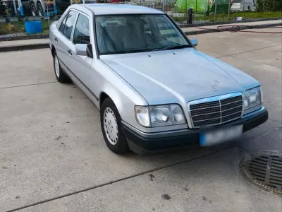 Gebraucht Mercedes E300 188 PS (138 kW) 1987 Silber Limousine