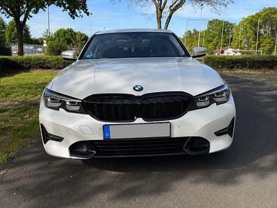 Second-hand BMW 330 Sport Line 258 CP (189 kW) 2019 Alb Berlinǎ