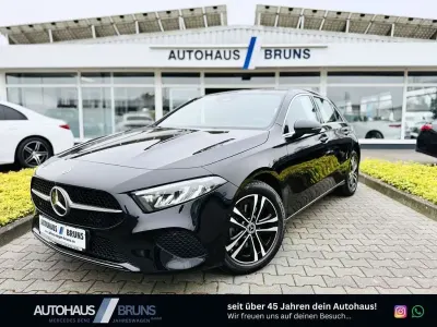 Gebraucht Mercedes A180 Advanced 150 PS (110 kW) 2023 Kosmosschwarzmetallic Limousine