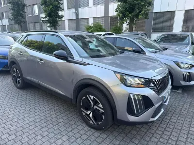 Gebraucht Peugeot 2008 Allure 131 PS (96 kW) 2025 Schwarz SUV
