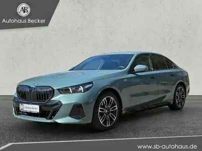 Gebraucht BMW 520 M Sport 208 PS (152 kW) 2023 Grün Limousine