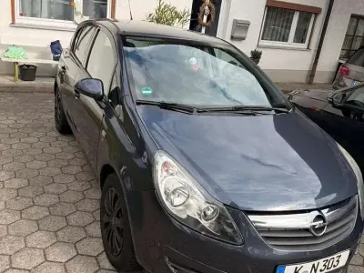 Używany Opel Corsa Edition 70 KM (51 kW) 2010 Srebrny Hatchback
