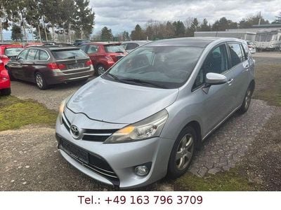Gebraucht Toyota Verso Life 111 PS (81 kW) 2015 Silber Van / Kleinbus