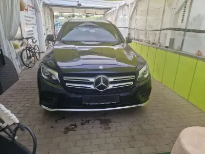 Gebraucht Mercedes GLC350 AMG line 258 PS (189 kW) 2018 Dunkelblaumet. SUV