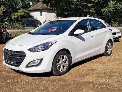 Polar white / sol Gebraucht 2016 Hyundai i30 Trend Kleinwagen | 10.950 € (Fairer Preis)