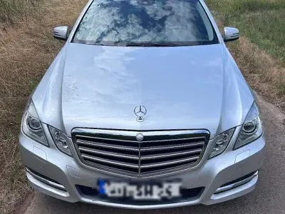 Gebraucht Mercedes E200 Avantgarde 184 PS (135 kW) 2011 Silber Limousine