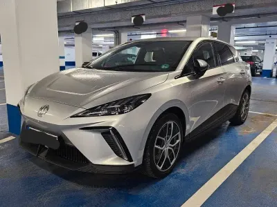 Gebraucht MG MG4 EV Luxury 150 kW (204 PS) 2023 Silber Kleinwagen