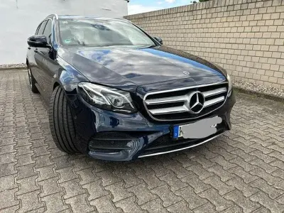 Gebraucht Mercedes E220 AMG line 194 PS (142 kW) 2018 Blau Kombi