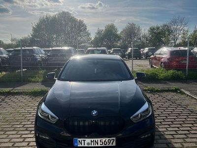 Second-hand BMW 118 Advantage 140 CP (102 kW) 2019 Negru Hatchback