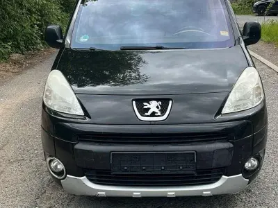 Gebraucht Peugeot Partner Family 111 PS (81 kW) 2011 Schwarz Van / Kleinbus