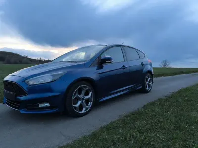 Używany Ford Focus ST 250 KM (183 kW) 2018 Niebieski Sedan/Limuzyna