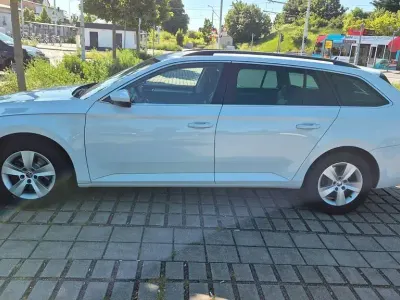 Gebraucht Skoda Superb Active 150 PS (110 kW) 2018 Weiß Kombi