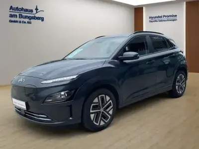 Gebraucht Hyundai Kona Select 100 kW (136 PS) 2023 Schwarz SUV