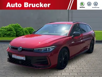 Gebraucht VW Passat R-line 150 PS (110 kW) 2024 Rot Kombi