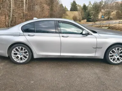 Gebraucht BMW 730 245 PS (180 kW) 2011 Silber Limousine