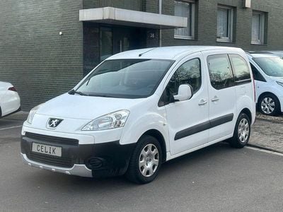 Gebraucht Peugeot Partner Tepee Family 111 PS (81 kW) 2011 Weiß Van / Kleinbus