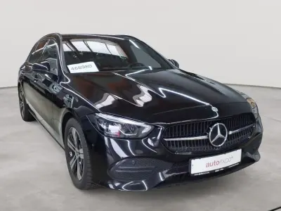 Gebraucht Mercedes C200 Avantgarde 163 PS (119 kW) 2023 Obsidianschwarz metallic Kombi