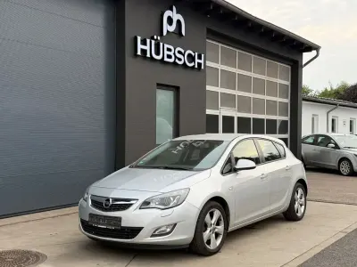 Gebraucht Opel Astra Edition 140 PS (102 kW) 2010 Silber Limousine